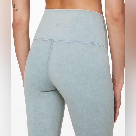 SOLD Lululemon Wunder Under High-Rise Crop Snow Washed 21" in Washed Chambray - Picture 4 of 8